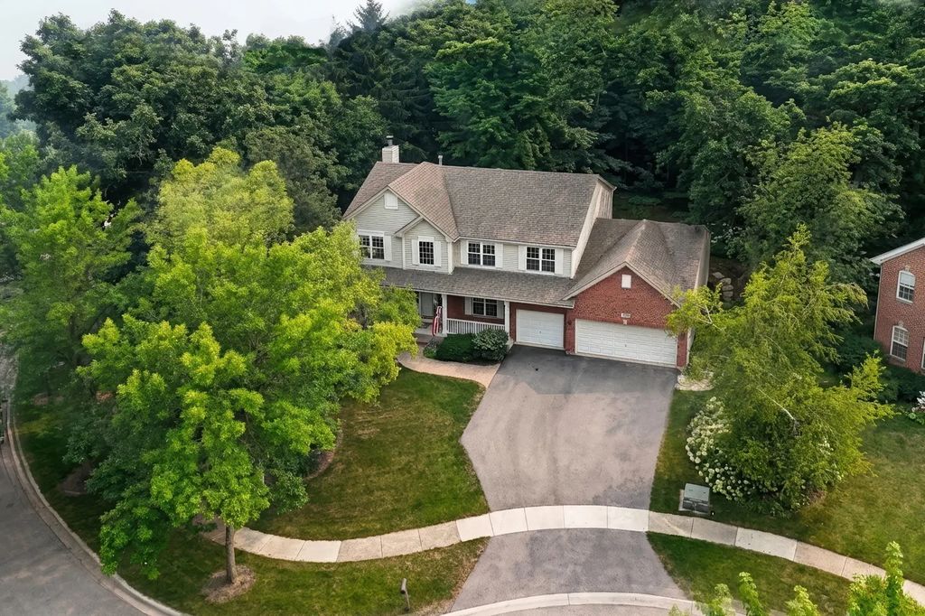 744 Strawberry Fields, Gurnee