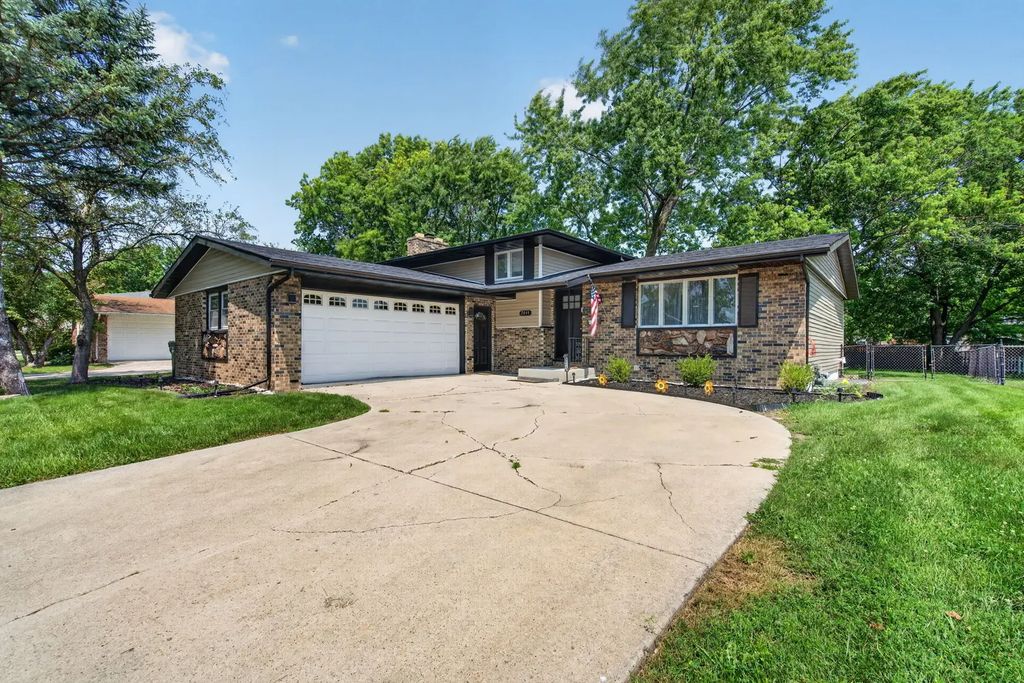 2844 193rd Street, Lansing