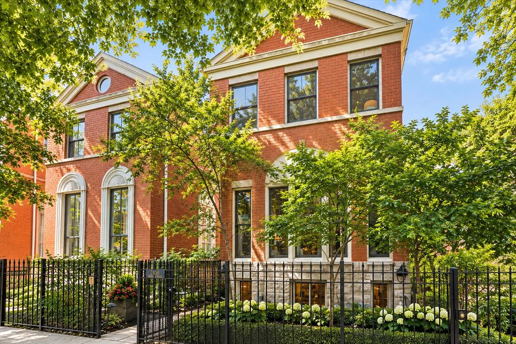 2452 N Janssen Avenue, Chicago, 60614