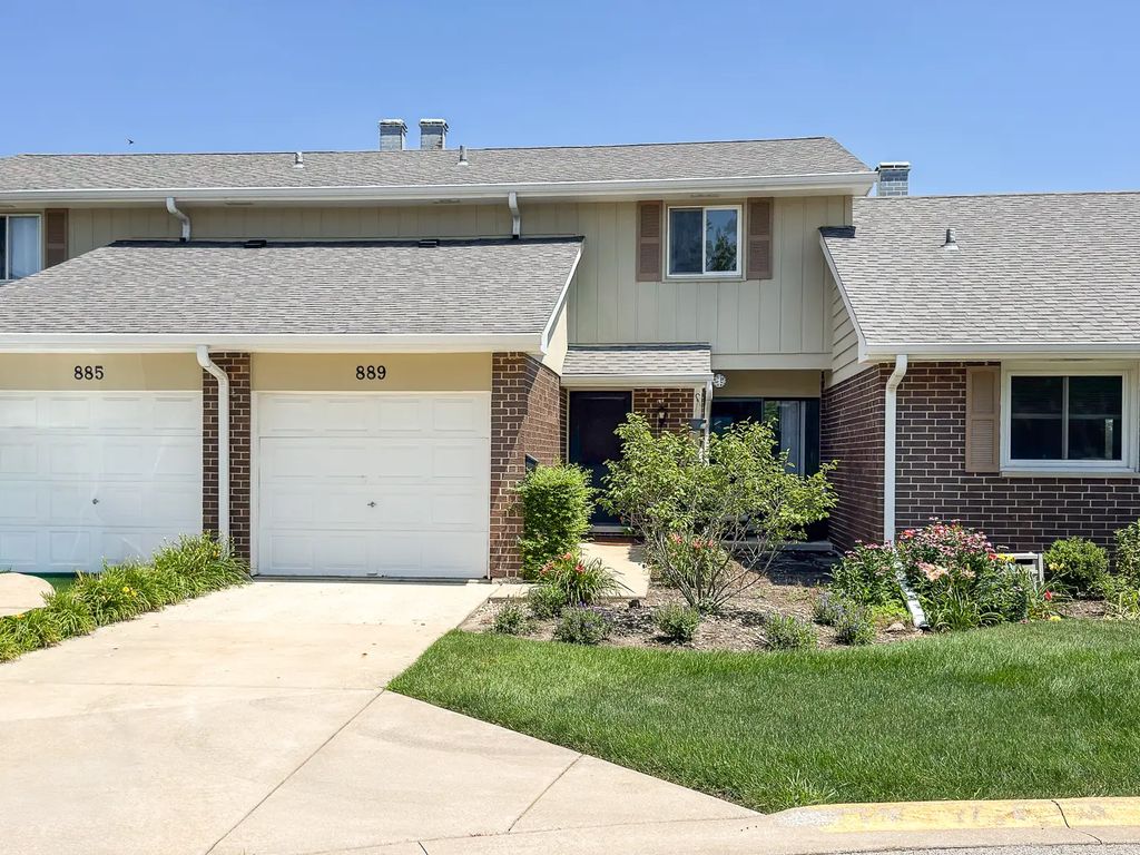 889 Heatherbrook Court, Wheaton