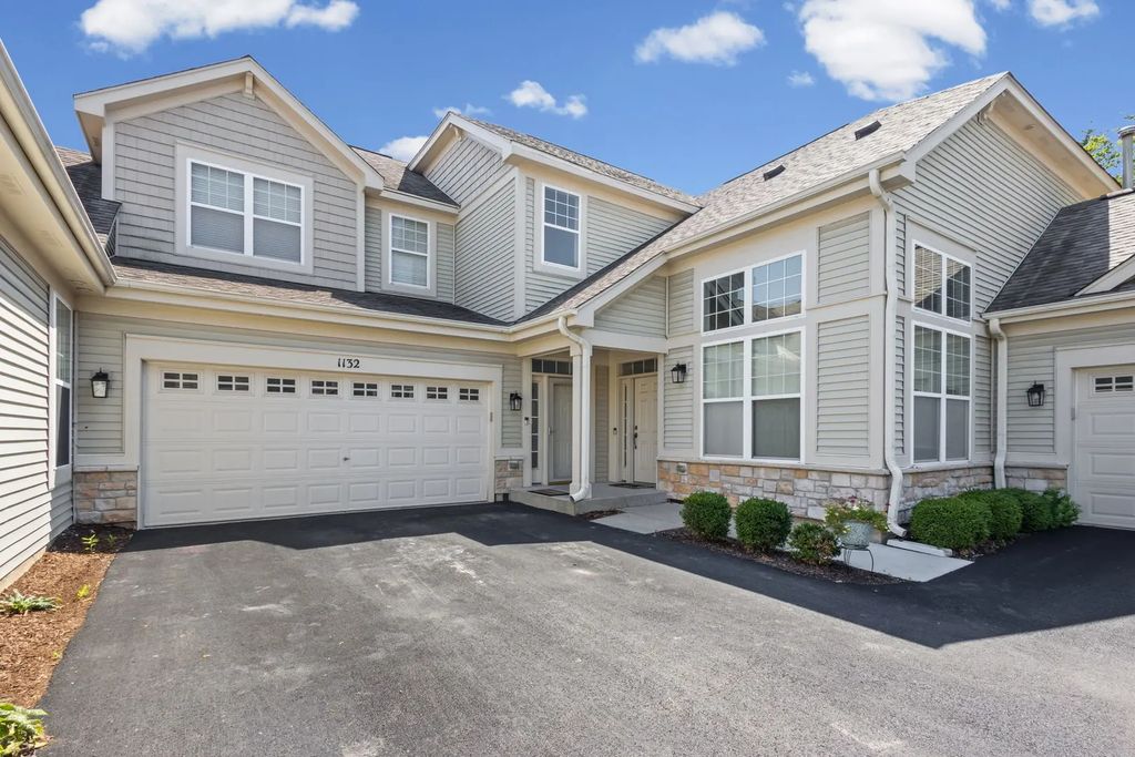 1132 Foxridge Lane, Aurora