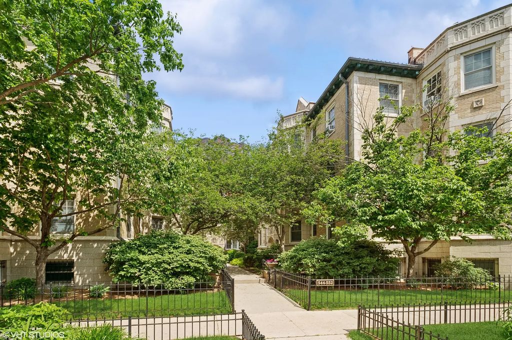 542 W Brompton Avenue 1n, Chicago, 60657