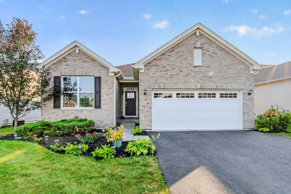 2141 Magenta Lane, Algonquin