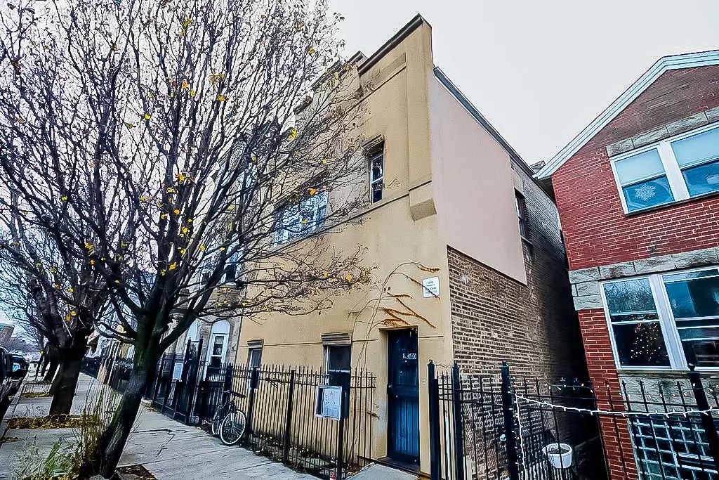 2040 W 19th Street 2f, Chicago, 60608