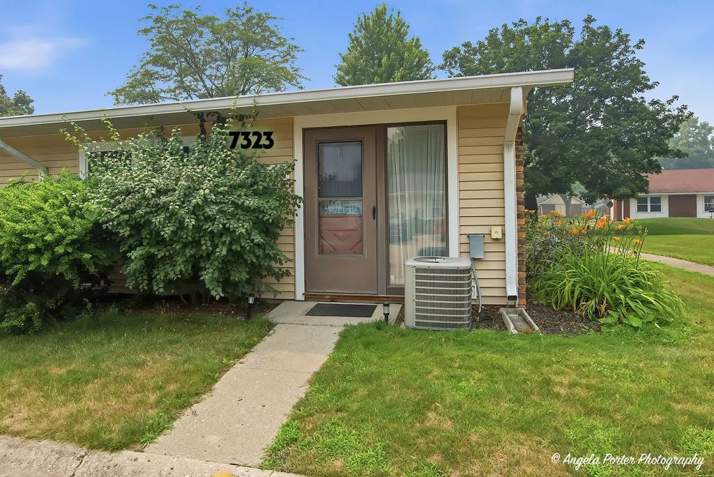 7323 Chevy Chase Court 43, Fox Lake