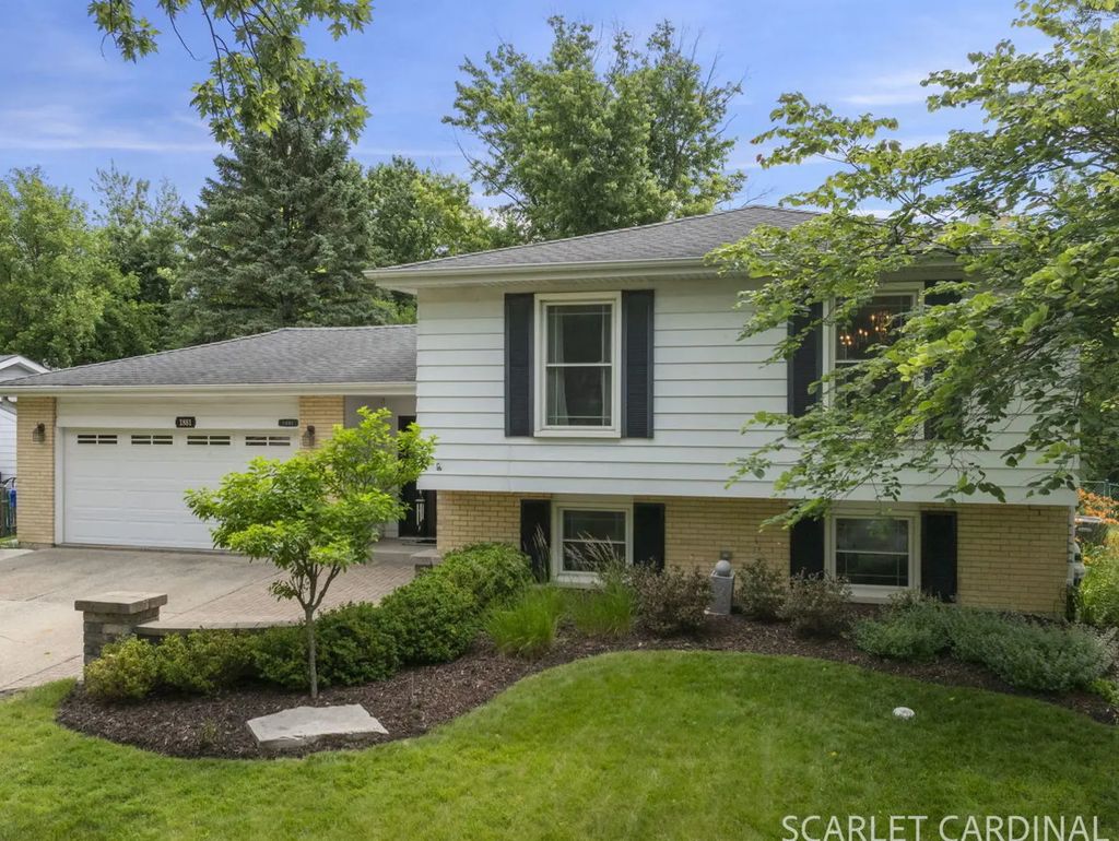 1881 Cambridge Lane, Wheaton