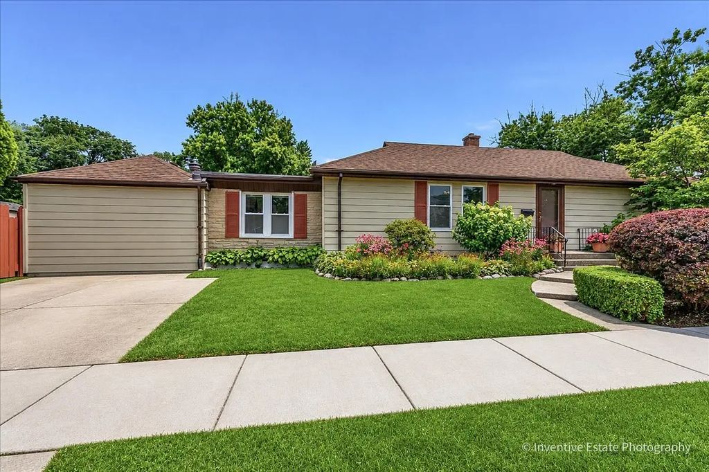143 Woodstock Avenue, Clarendon Hills