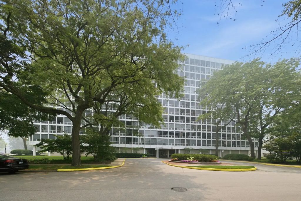 601 E 32nd Street 310, Chicago
