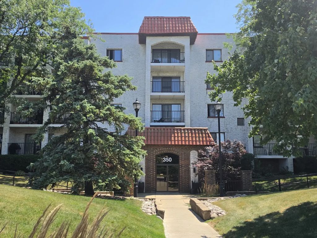 350 Plum Creek Drive 406, Wheeling
