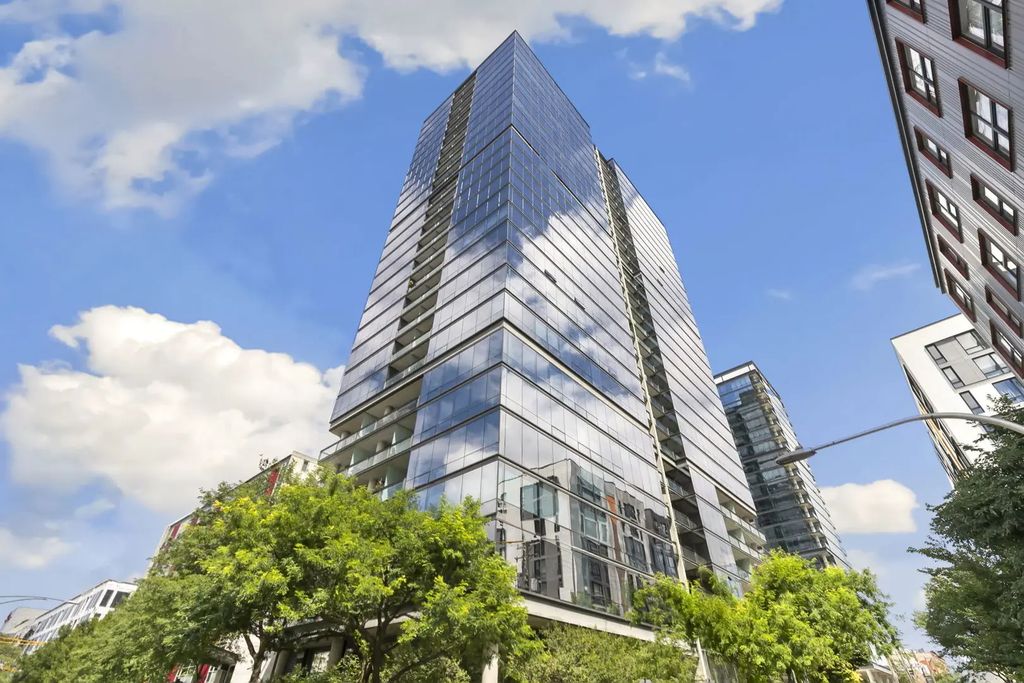 860 W Blackhawk Street 303, Chicago, 60642
