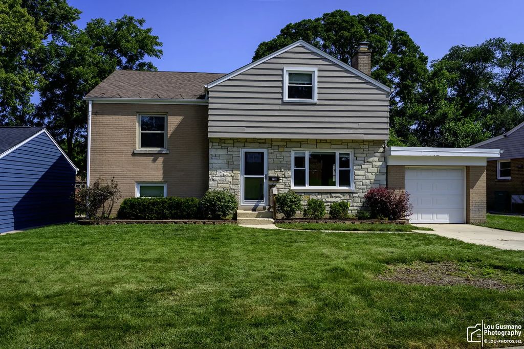 220 Green Valley Drive, Lombard