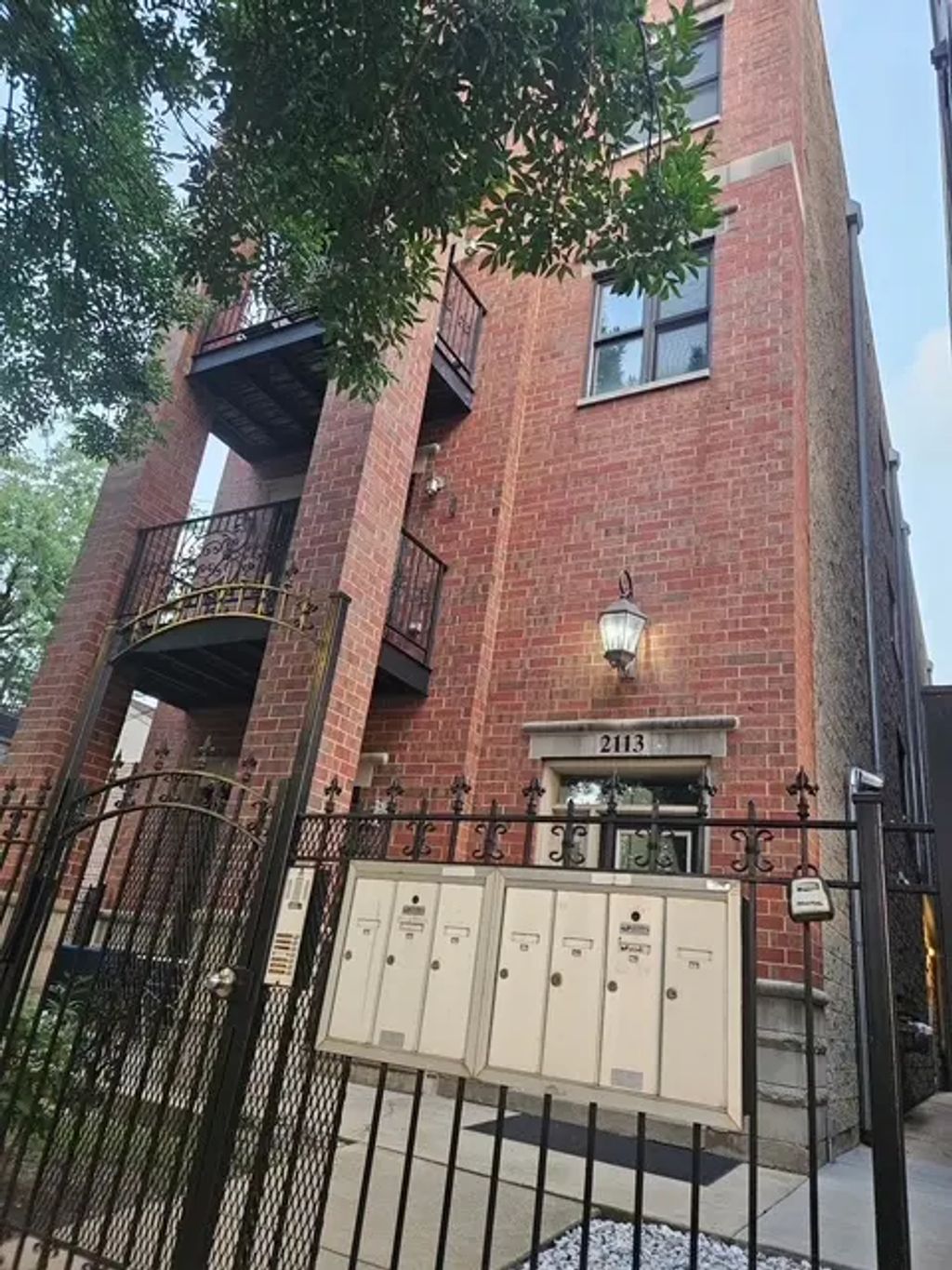 2113 W Gladys Avenue 2s, Chicago