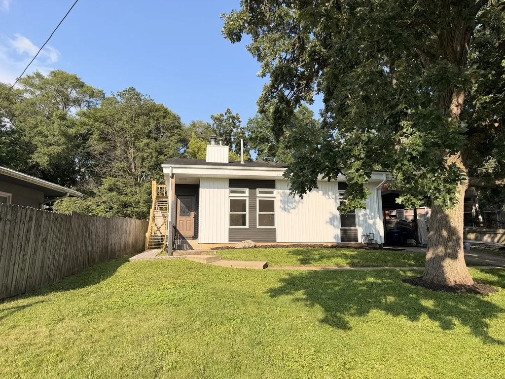 121 Oak Drive, DeKalb