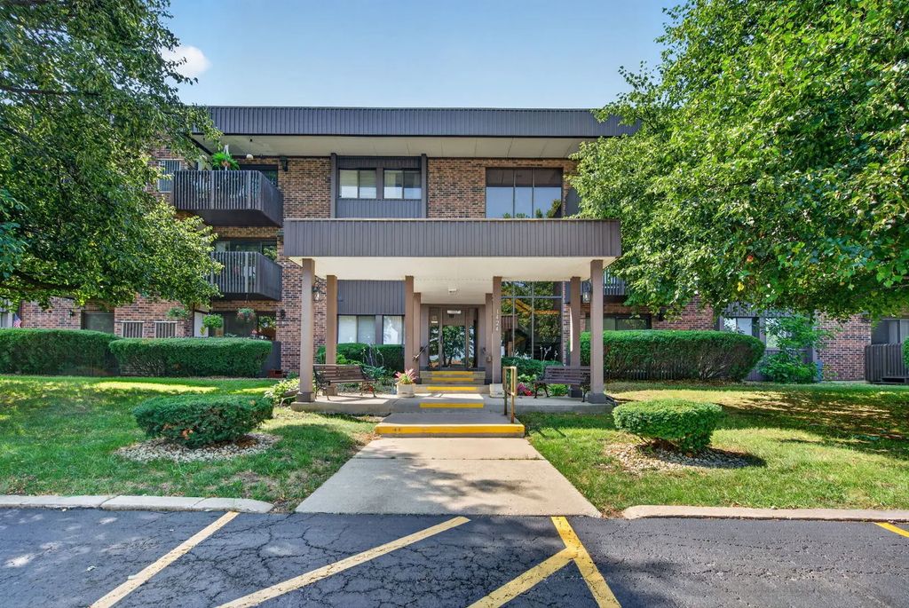 1424 Woodbridge Road 1h, Joliet