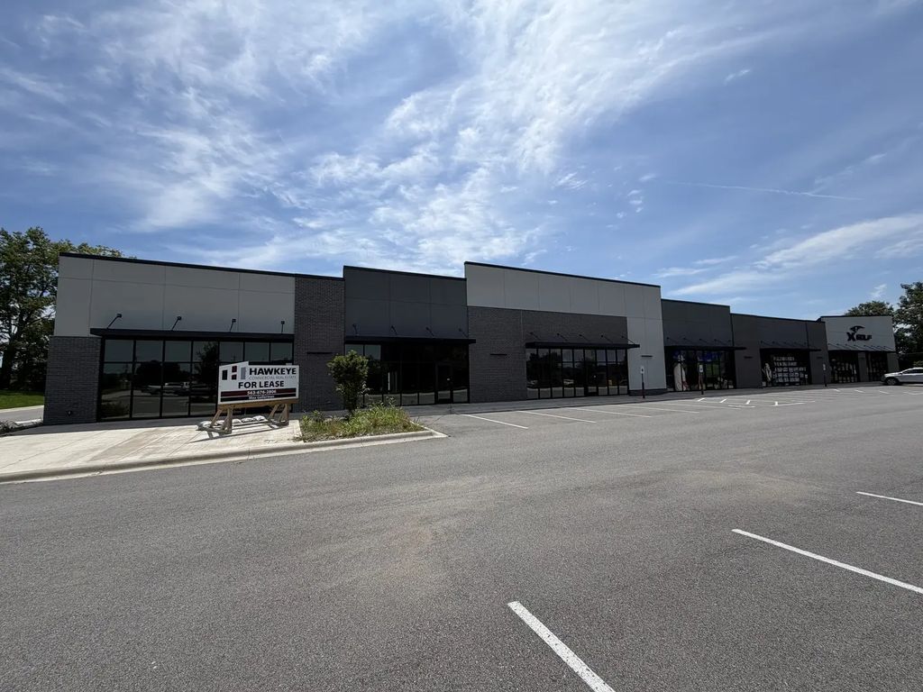 2574 Middle Road, Bettendorf