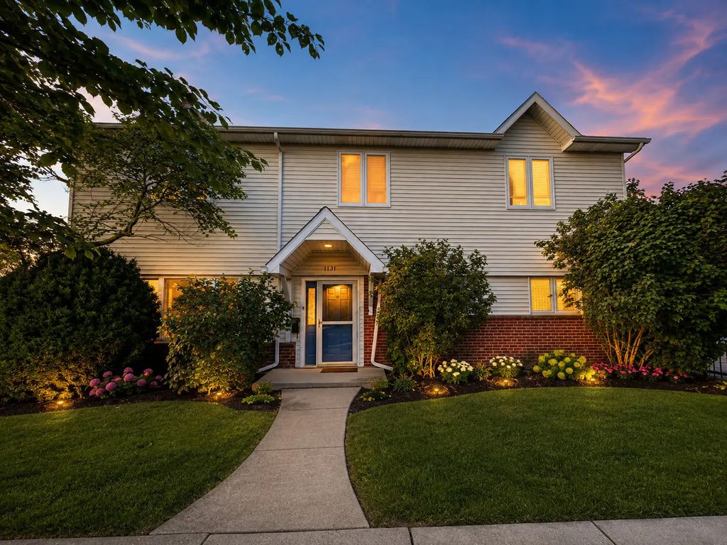 1131 E Grant Drive, Des Plaines