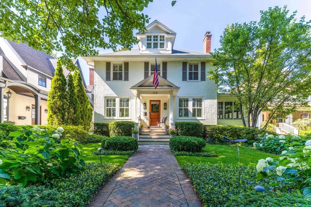 106 E Woodland Road, Lake Forest, 60045