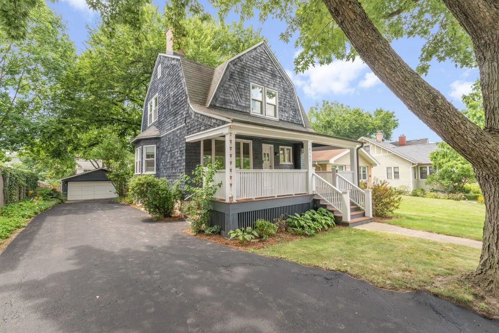 4142 Wolf Road, Western Springs