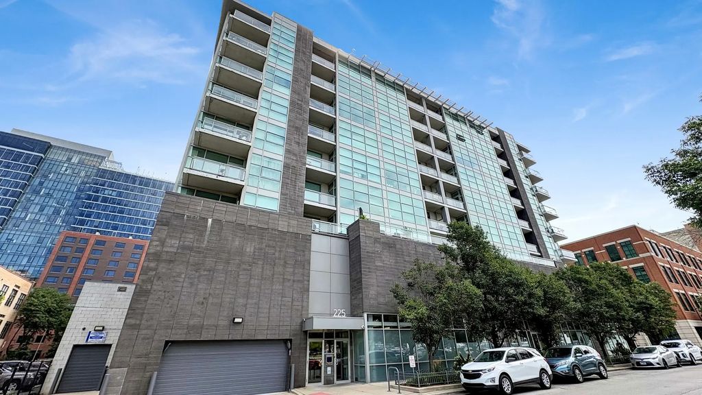 225 S Sangamon Street 306, Chicago