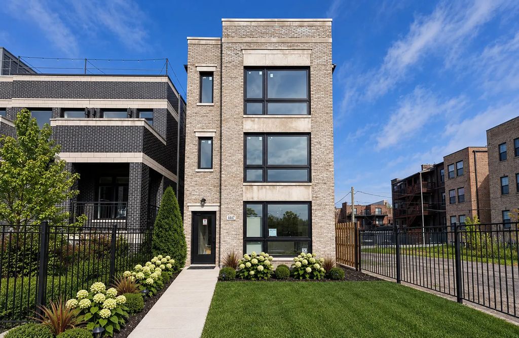 4447 S Calumet Avenue, Chicago, 60653