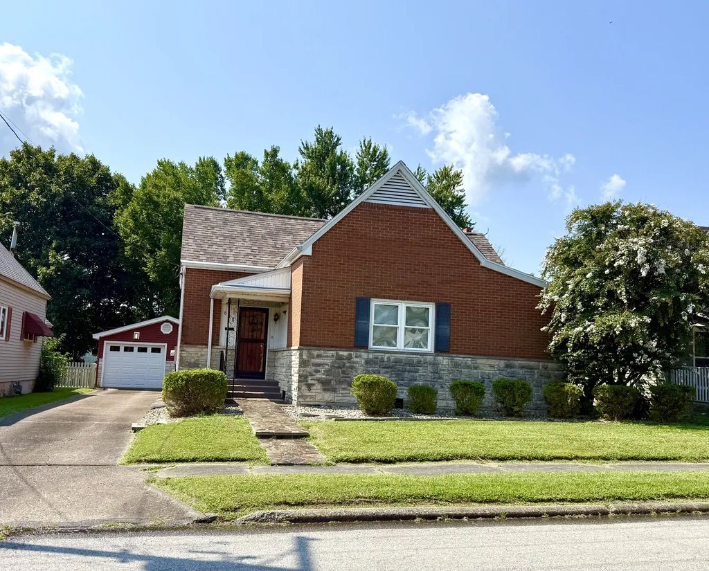 608 W Monroe Street, Herrin