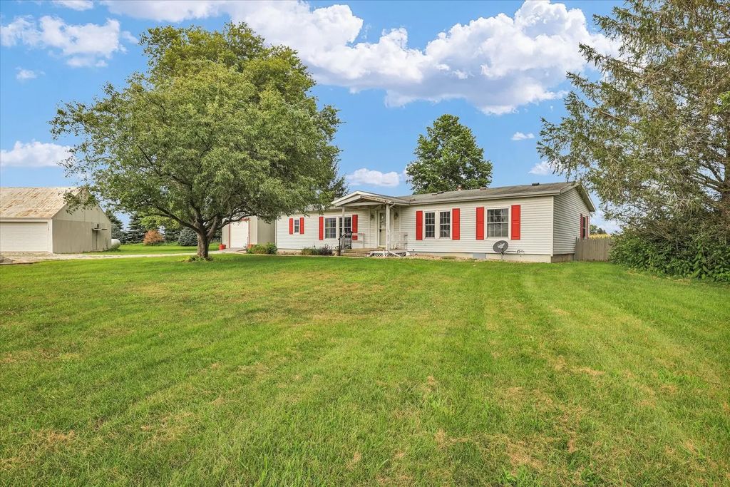 425 County Road 1575 E, Philo