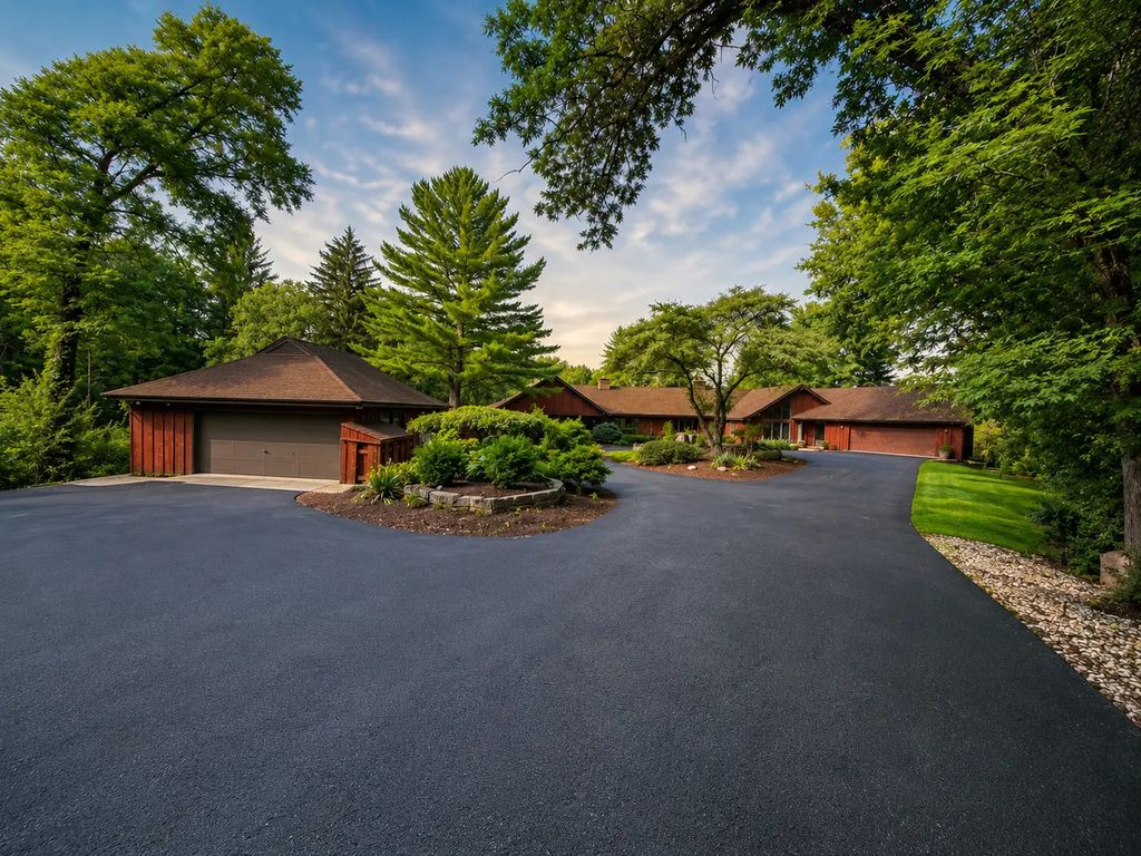 7328 Kinnikinnick Drive, Roscoe