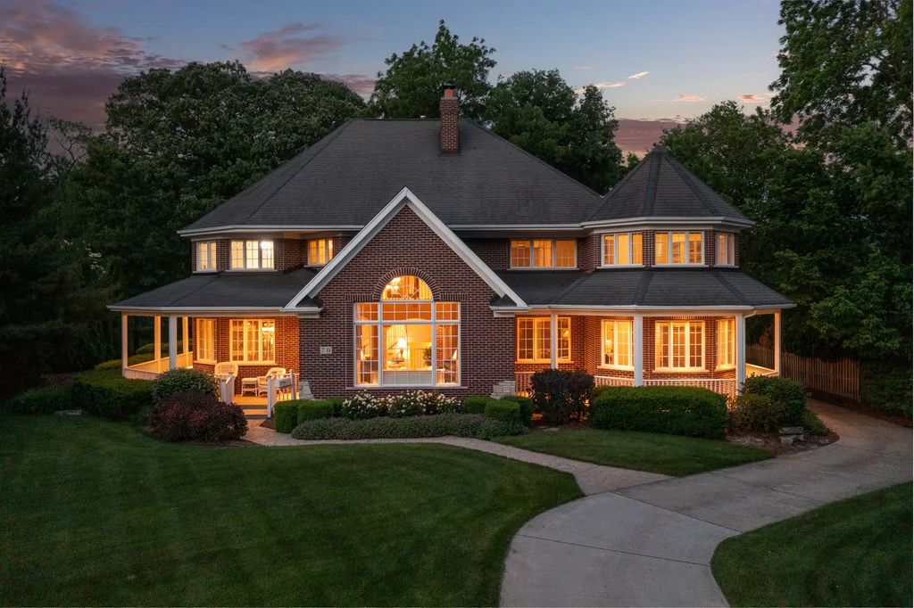 70 Forest Avenue, Naperville