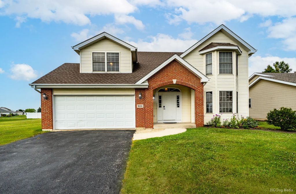 1636 Mallards Cove, Beecher