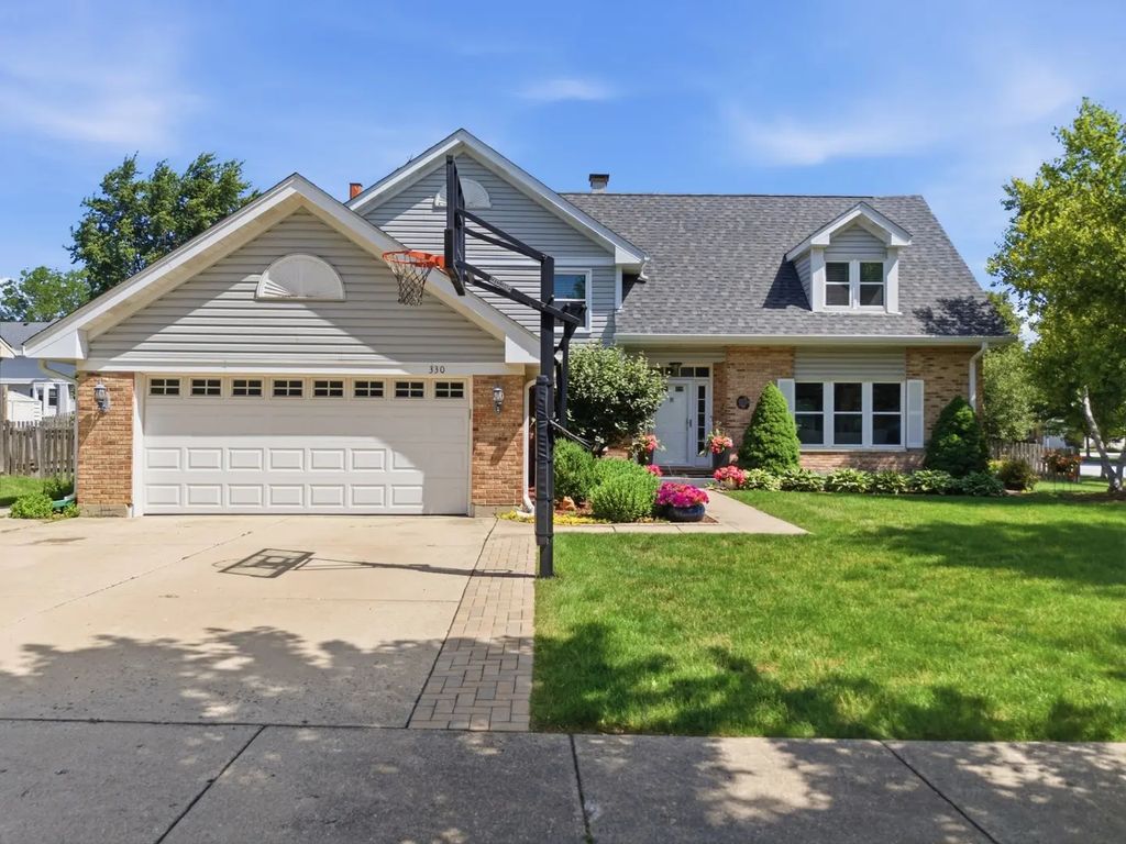 330 Sutcliffe Circle, Vernon Hills