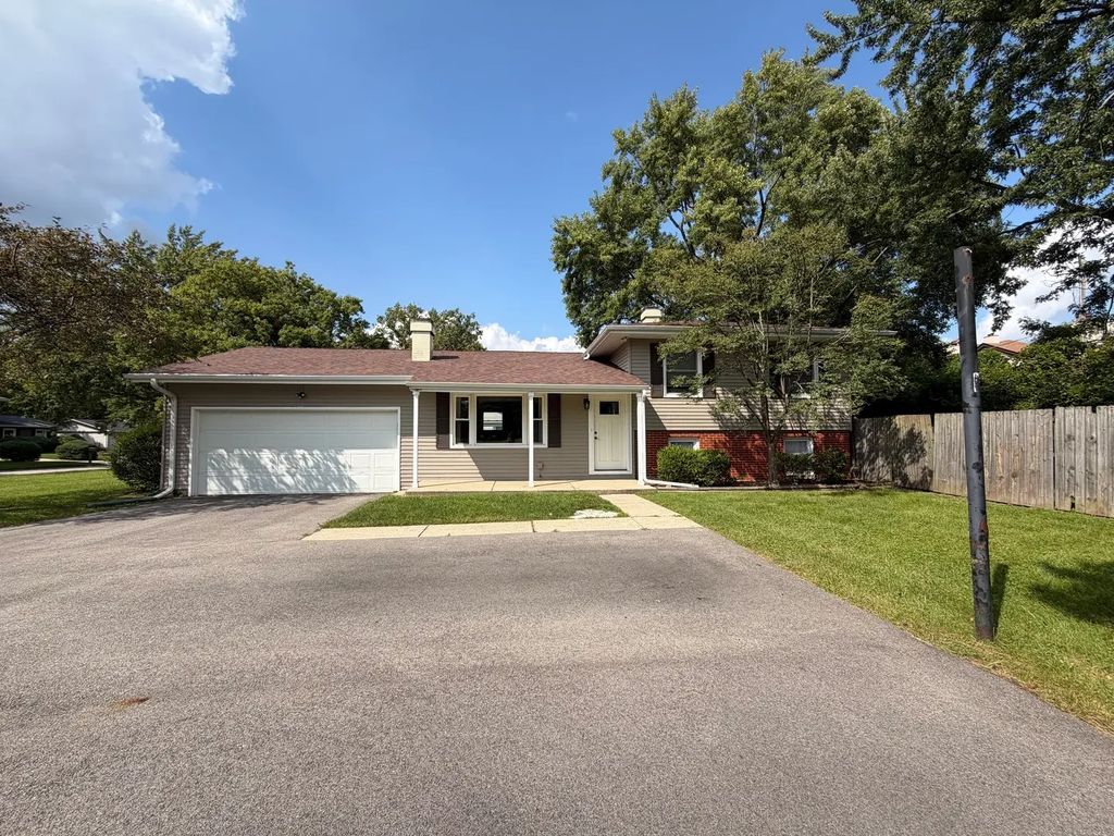 5s481 Glenoban Drive, Naperville