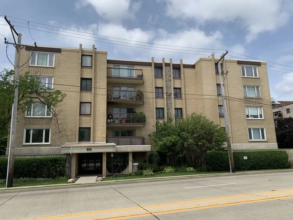 900 S River Road 4a, Des Plaines