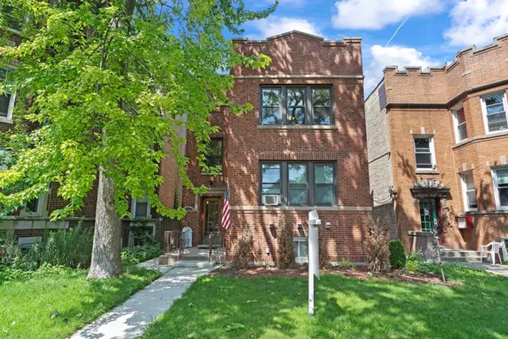 6704 N Rockwell Street, Chicago