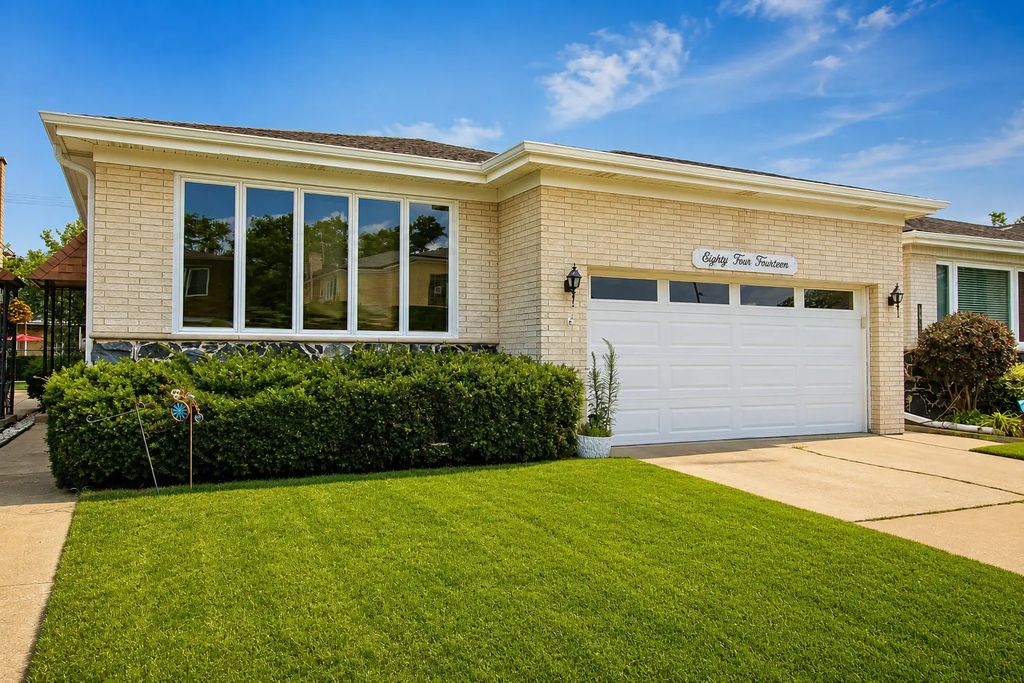 8414 W Brodman Avenue, Chicago
