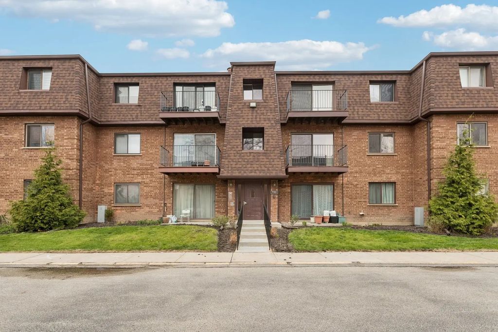 702 Cobblestone Circle D, Glenview, 60025