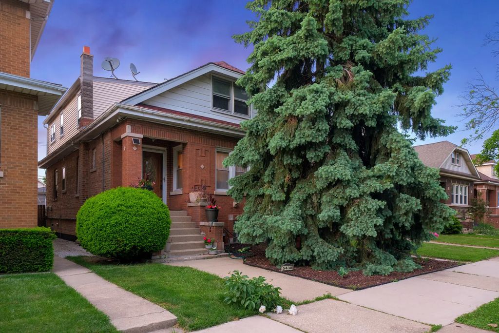 5438 W Melrose Street, Chicago
