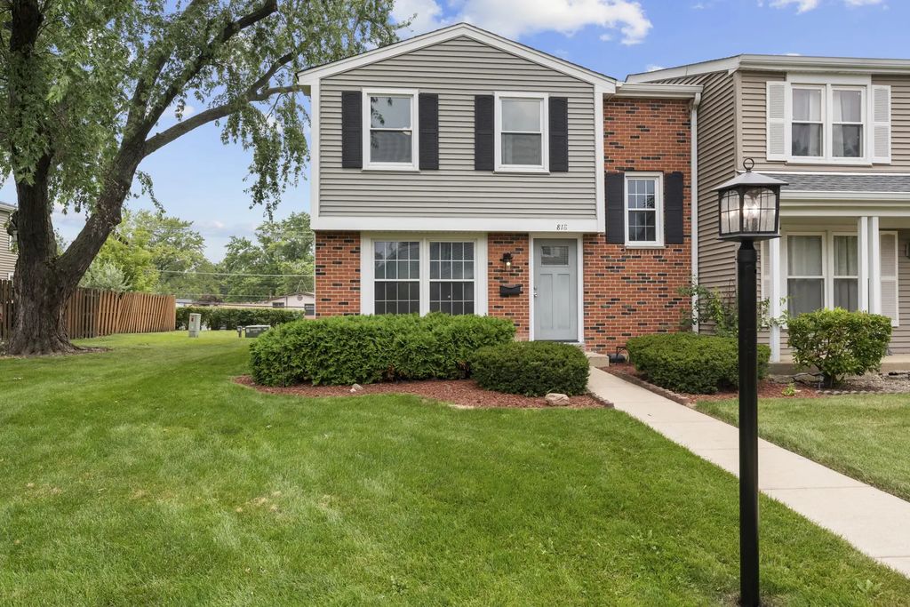 818 Lexington Circle, Hanover Park
