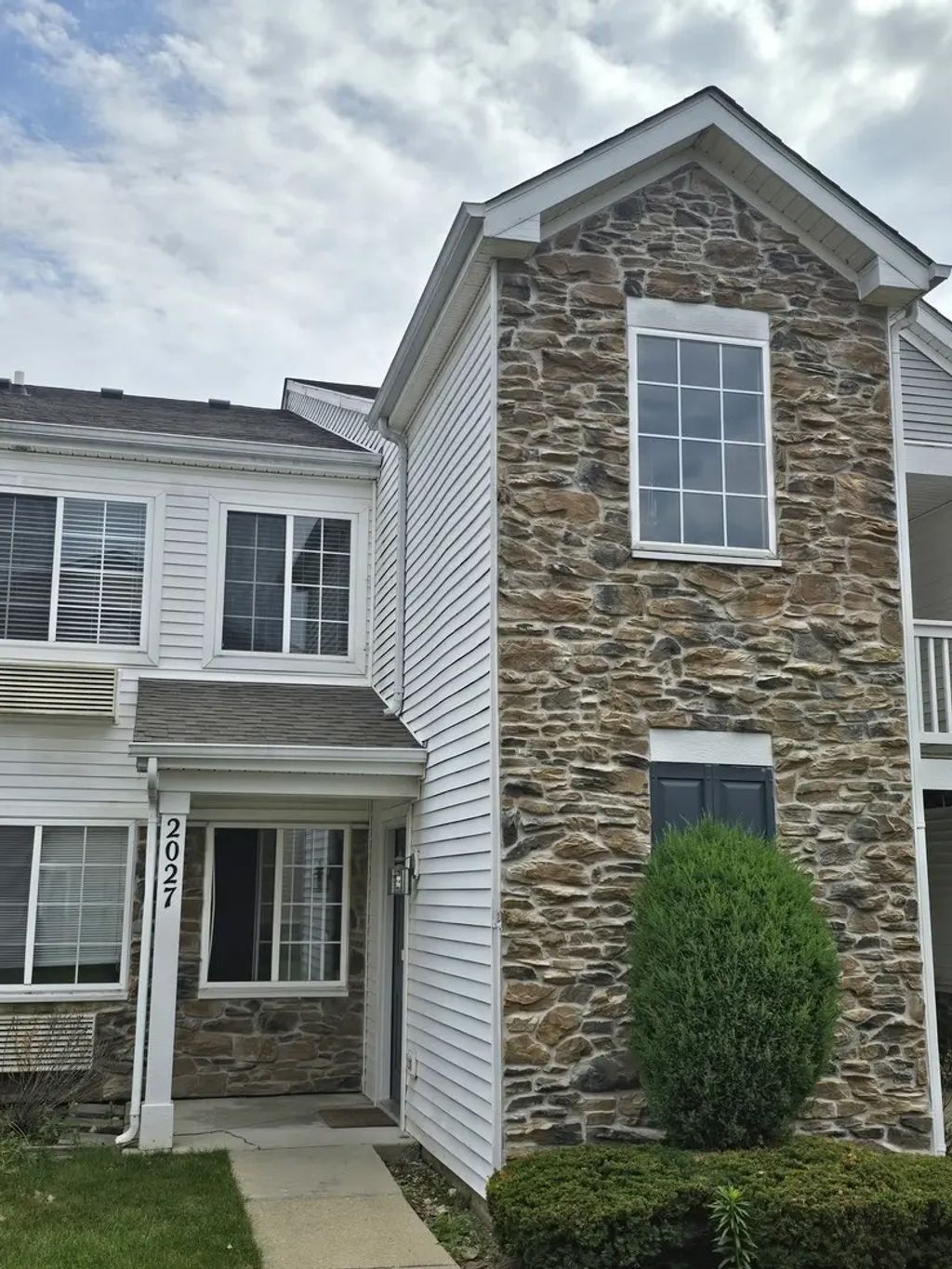 2027 Silverstone Drive 2027, Carpentersville