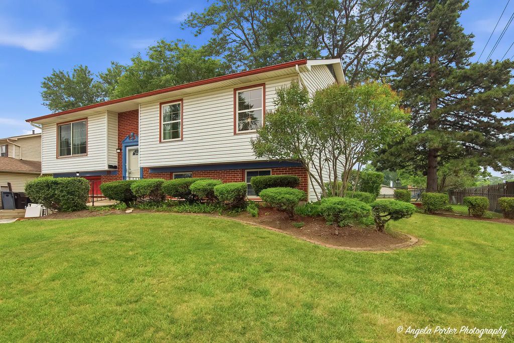 15 Old Mill Grove Road, Lake Zurich