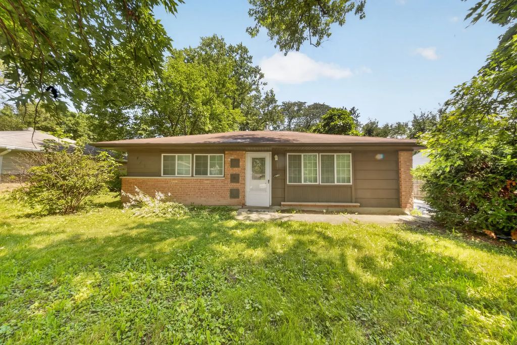 415 Shabbona Drive, Park Forest