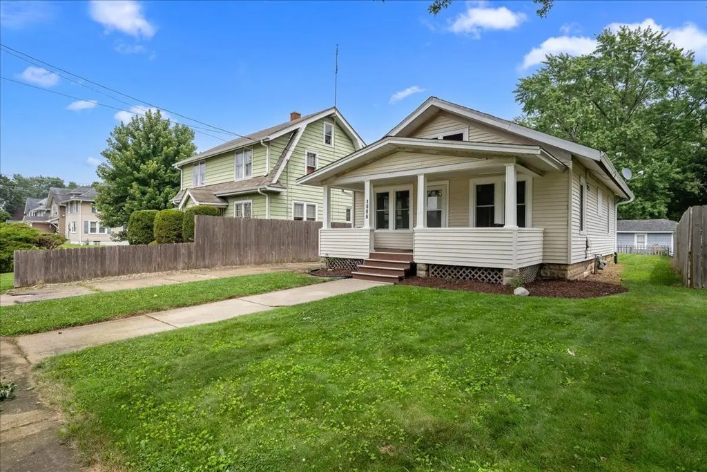1006 S 4th Street, Aurora