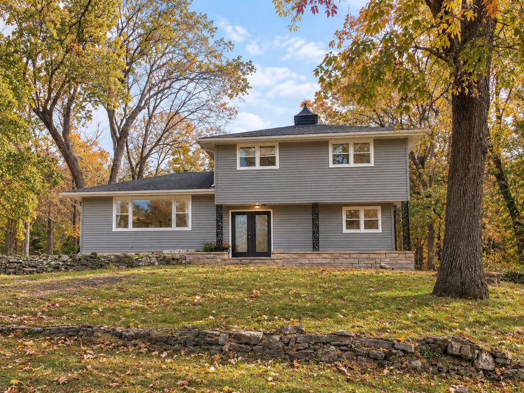 1401 Oakleaf Drive, St. Anne