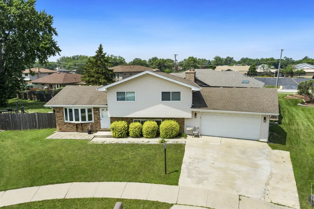 15512 Lorel Avenue, Oak Forest