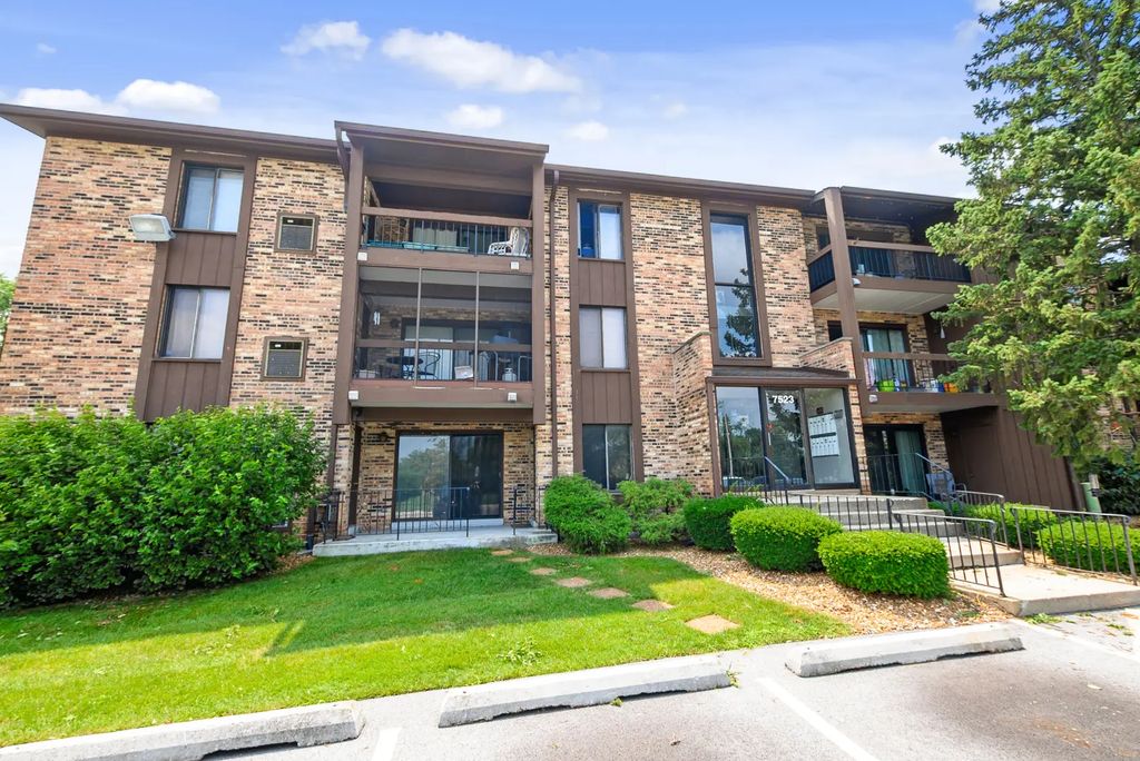 7523 175th Street 731, Tinley Park