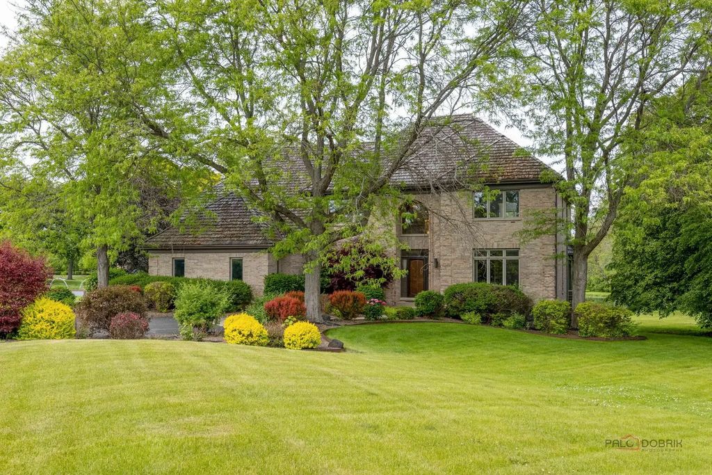 5420 Belmont Court, Libertyville