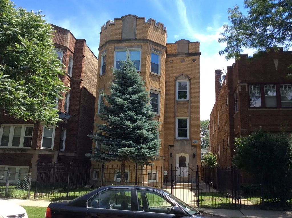 6429 N Claremont Avenue 1, Chicago, 60645