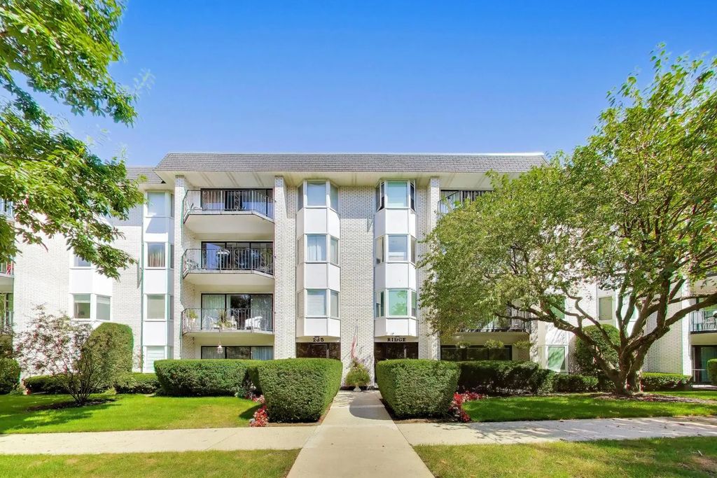 235 Ridge Road 1f, Wilmette, 60091