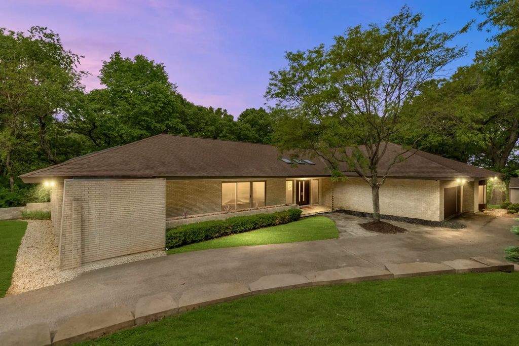 4 Far Hills Road, Barrington Hills