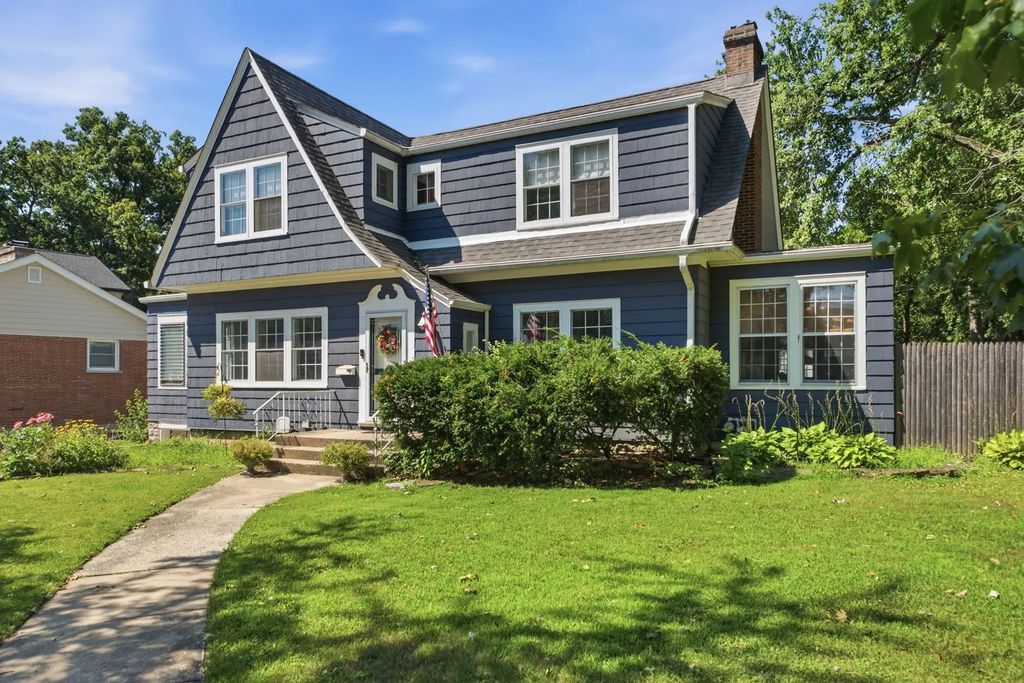 1249 Maple Avenue, Downers Grove