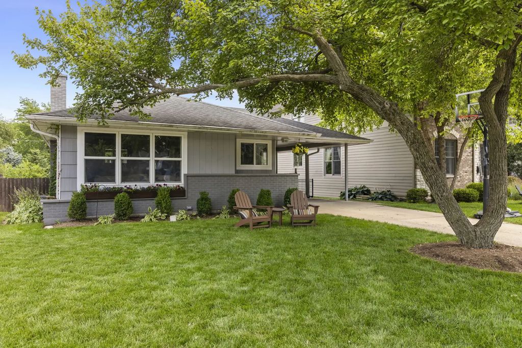 417 Dawn Avenue, Glen Ellyn